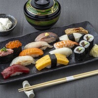 平日限定　みさき（にぎり12貫、巻物半本、お椀、小鉢付）