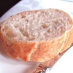 シャンソニエ - パンの皮にバターを付けていただくと旨かった