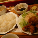 カフェビアンコ - ママ手作りの特製タレに漬け込んだ鶏肉をカラッと揚げた唐揚げランチ