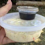 Rays KIAWE BROILED CHICKEN  - 上に乗ってるのはチキンのソース（おばあちゃん秘伝のソースだっけな）