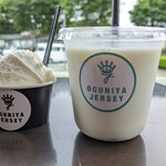 ジャージーソフト屋さん オグニヤジャージー - ジェラート450円、ミルク300円