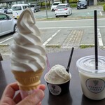 ジャージーソフト屋さん オグニヤジャージー - ソフトクリーム、ジェラート、各450円、牛乳300円