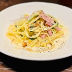 ウルフギャング・パック エクスプレス - ベーコンとほうれん草のクリームソース