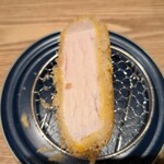 とんかつ成蔵 - コロモがあまり白くないね。