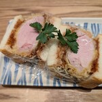 とんかつ成蔵 - シャ豚ブリアンのカツサンド。予約時の追加メニュー。