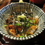 あつた蓬莱軒 - 2杯目は、海苔と万能ねぎと山葵を乗せて、かき混ぜて。