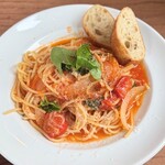 tumugu kitchen @616 - フレッシュトマトとモッファレラ・バジルのポモドーロ