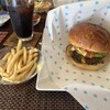 レインボーカフェ - アボカドバーガーセット(ポテト+ドリンク付) 1,300円