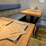 Pizzeria Lume di Luna - テーブル席