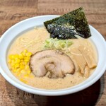 豚骨醤油ラーメン