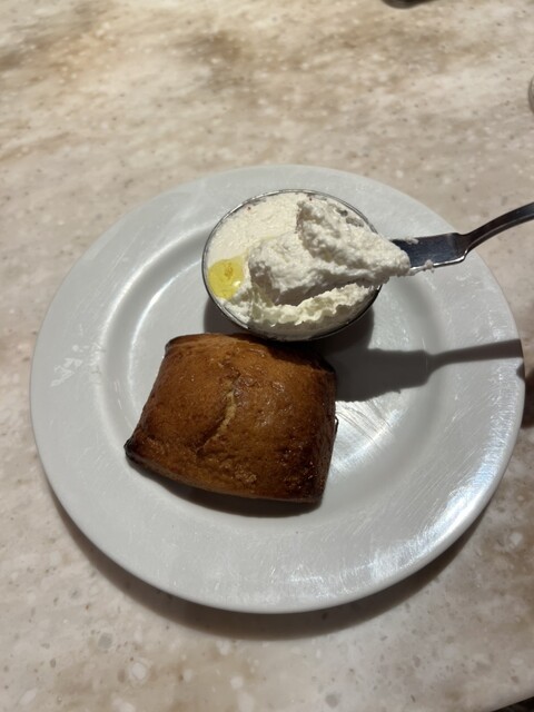 桃たっぷり♡アフタヌーンティーセットが1800円（税抜）！』by