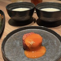 東京焼肉 黒木 - 赤ユッケ（タレ） … ¥1,782