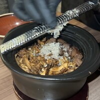 東京焼肉 黒木 - 和牛＆トリュフの土鍋御飯 … ¥3,069
