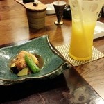 Tonkatsu Rian - 突き出しの角煮とパインジュース