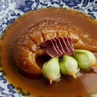 特大青鮫のフカヒレ 特製スープの醤油煮込み			