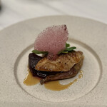 Helm by Josh Boutwood - ⑩フランス産うずら ビーツ ハイビスカスの泡 ウズラのジュ