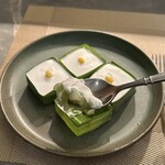 Benjarong Restaurant - ⑤カノムテーコ(クワイ ココナッツプリン)＋425PHP≒1097円