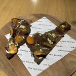 The Test Kitchen by Josh Boutwood - ①鴨のプロシュートをブリオッシュトーストに乗せ、人参ピクルス、ガーリックエマルジョン、フェタチーズを添えて495PHP≒1277円