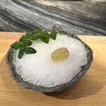 gallery by Chele - ②ランバル(フィリピンのリキュール)で漬けた皮むきブドウ