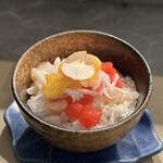 Benjarong Restaurant - ⑥タブ・ティム・クロブ(クワイにタピオカ粉をまぶして赤い着色したタイルビーとココナッツミルク かき氷)