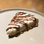 The Test Kitchen by Josh Boutwood - ④バノフィータルト キャラメリゼしたフローズンバナナ ドゥルセ・デ・レチェソース シャンティクリーム コーヒージェル320PHP≒826円