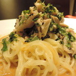 ゆで鶏のせ冷やし胡麻ダレそば　アップ