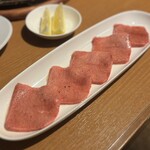 炭火焼肉ホルモン まるは - 