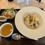 六甲国際ゴルフ倶楽部 レストラン - ガーリックライス