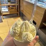 ウッドベリーズ - プレーンM 560円　生クリームトッピング 100円