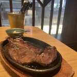 漬け炉端・海鮮番屋×完全個室 漁場ウ合 - 牛タン！！インパクトのある料理