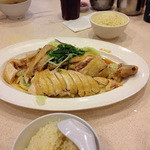 Nam Heong Chicken Rice - 蒸鶏のハーフサイズ