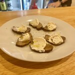 角打ち＋81 カネセ商店 - 22:00戻ってきました！取り敢えずいぶりがっこね！山屋さんで飲み食いして3rdスタート！