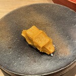 すし処 ひさ田 - 濃度のある雲丹、見た目は赤福の様な粘度を感じます