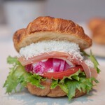 RISTRETTO&CROISSANT LABORATORIO - Croissant bagel Prosciutto sandwich｜クロワッサンベーグル 生ハムサンド