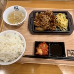 牛角 焼肉食堂 - 料理写真:牛カルビ焼き定食1045円
ごはん大盛+55円