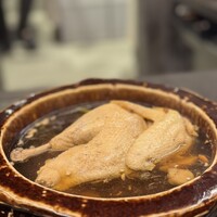 中華じげん - 土鍋で鳥を8時間蒸して作ったスープ　鳥は抜け殻だから食べられないそうです。