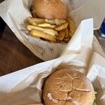 Teddy's Bigger Burgers - バンズからもー♡