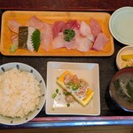 市場亭 - 厳撰　朝どれ刺身定食１０種入り＋厚焼ダシ巻玉子そぼろのせセット