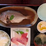 市場亭 - 真鯛の煮付け定食＋１品セットのお刺身セットで驚異の１，０００円