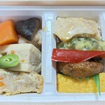 なだ万厨房 - こんなに色とりどりのお料理が入っていて、、楽しんでいただいた