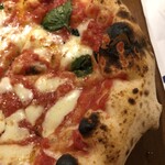 ラ・トリプレッタ - ランチピッツァセット（ピッツァ、ドリンク付き）：１４００円＋サービス料：１００円のマルゲリータ