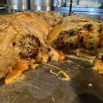 おこのみ魂　悟空 - 炙られたチーズとダブル玉子が絡む