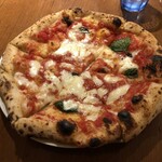 ラ・トリプレッタ - ランチピッツァセット（ピッツァ、ドリンク付き）：１４００円＋サービス料：１００円のマルゲリータ