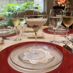 ラ・グランターブル ドゥ キタムラ - 蟹身とコンソメジュレが沈殿しています。途中で混ぜていただきました