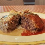 キャセロール - ハンバーグ マスタードソースとトマトソース合掛け