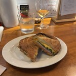 スタンドシャン食 TOKYO恵比寿 Champagne & GYOZA BAR - 