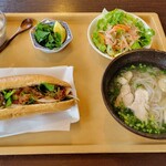 フォーハノイ - バインミーと鶏フォーのセット（税込1155）