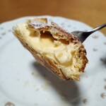 いづみや - シューパイの中は生カスタード