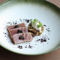 伊勢まぐろのスコッタート　 香川県産アマン東京オリジナルキャビア カポナータ 自家製アンチョビピュレ