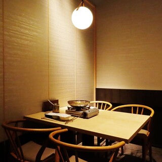 ◆2名様〜4名様◆
テーブル椅子席
広々とした作りででゆったりお食事できます。